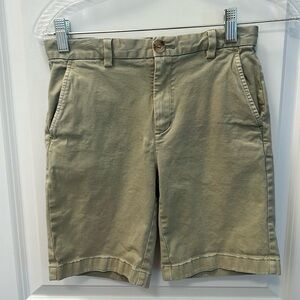 Boys Vineyard Vines Breaker Shorts in Greenish/ Khaki color size 10